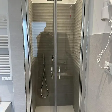 Girooms